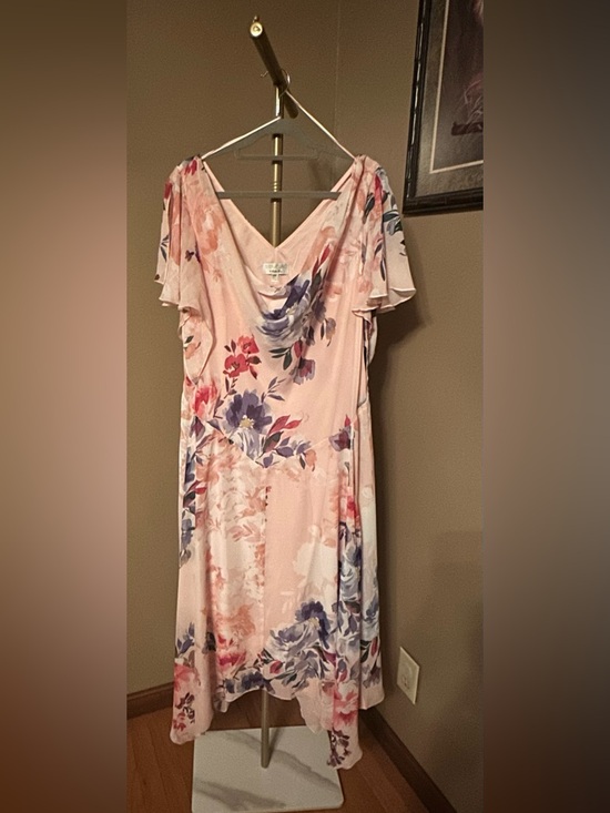 Robbie Bee Dresses & Skirts - Robbie Bee Pink Floral Midi Dress with Cowl Neck